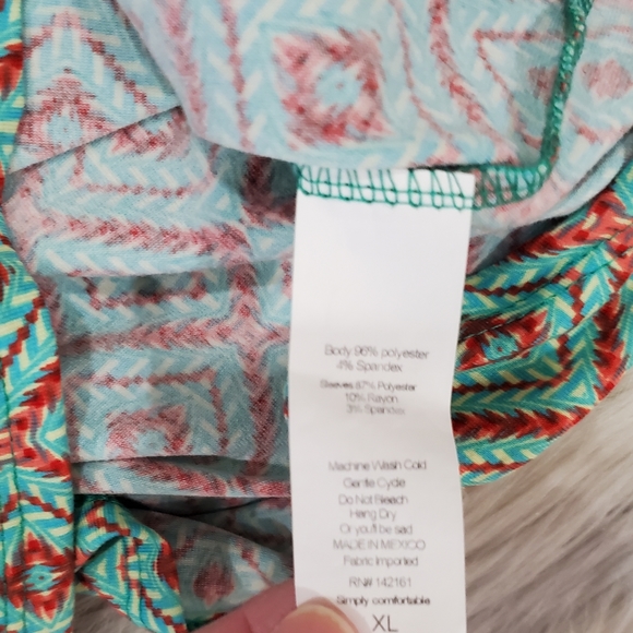 Lularoe sleeves top - Picture 4 of 8